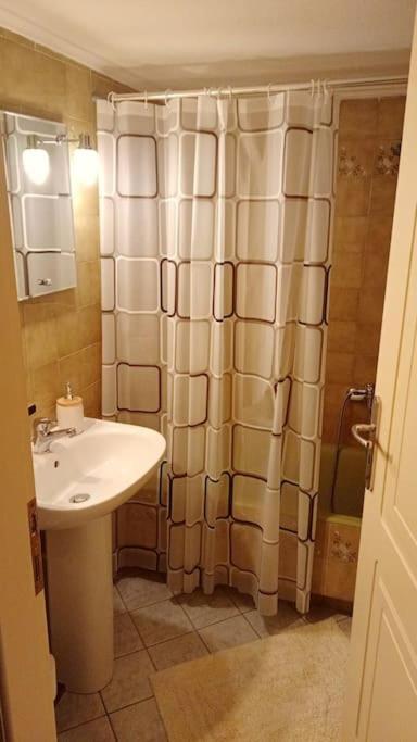 Central Artistic 2-Bedroom Apartment 79Sqm ตรีโปลิส ภายนอก รูปภาพ